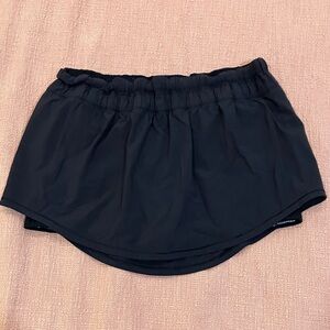 Lululemon Athletica running Black (skirt / short) Skort with grips on short edge